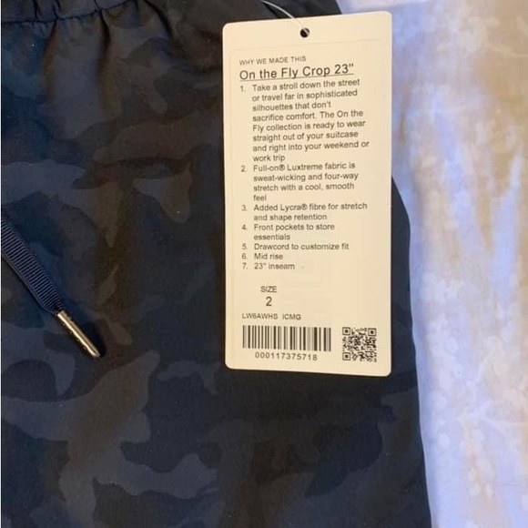 NWT Lululemon On the fly crops - Picture 4 of 4